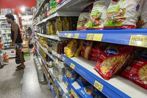 Lee más sobre el artículo Viva la libertad, carajo: fabricantes de fideos aumentaron precios 450% en un año