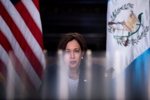 Lee más sobre el artículo Así piensa Kamala Harris, la elegida por Biden para enfrentar a Trump