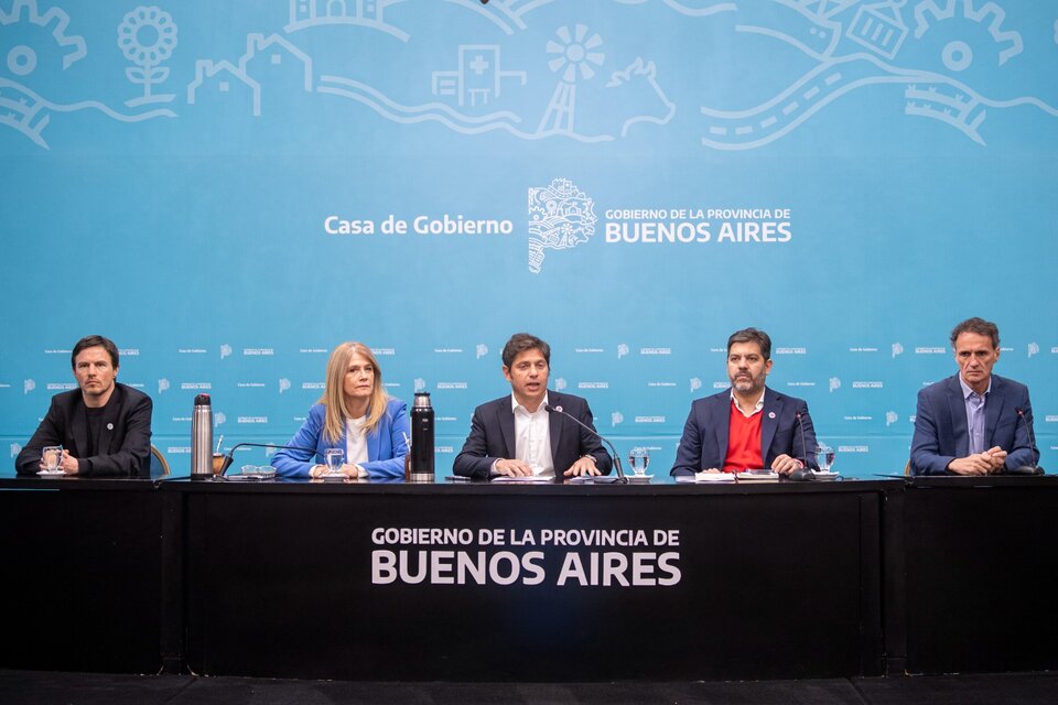 Lee más sobre el artículo Construirán la planta de GNL en Río Negro: kicillof acusa a Milei de castigar a los bonaerenses
