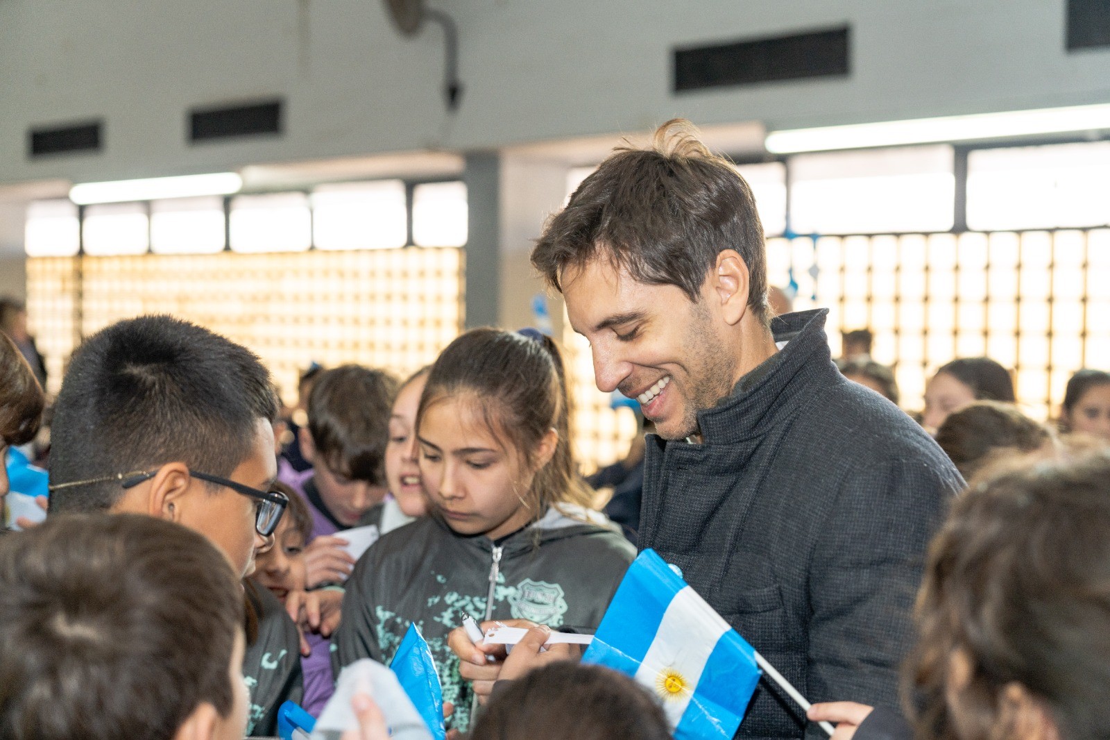 Lee más sobre el artículo Escuela n° 30: Santiago Passaglia encabezó el acto por el Día de la Independencia