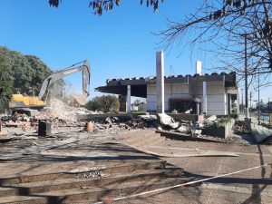 Lee más sobre el artículo Demuelen la Terminal de Colectivos: ¿harán una nueva o seguiremos a la buena de Dios?