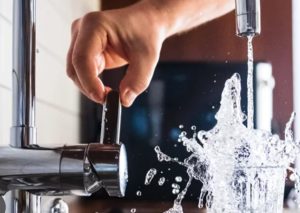 Lee más sobre el artículo Detectan consumo excesivo de agua potable en viviendas y comercios nicoleños