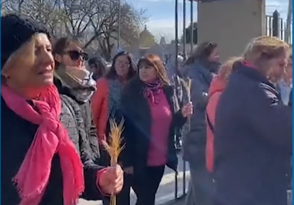Lee más sobre el artículo Familias nicoleñas pidieron por trabajo en la Parroquia San Cayetano