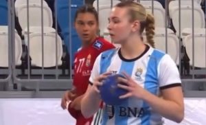 Lee más sobre el artículo Mundial Sub 18 de Handball: derrota argentina ante Hungría en el debut, con dos goles de la nicoleña Milagros Schneider