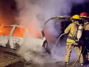 Lee más sobre el artículo Impresionante incendio de un automóvil en Villa Constitución