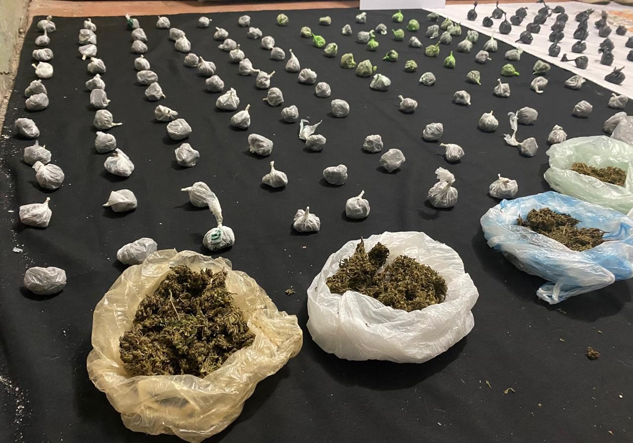 Lee más sobre el artículo Detienen a cuatro personas que se dedicaban a comercializar drogas en Ramallo y la zona