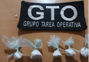 Lee más sobre el artículo Secuestran droga y detienen a una joven en zona oeste de la ciudad