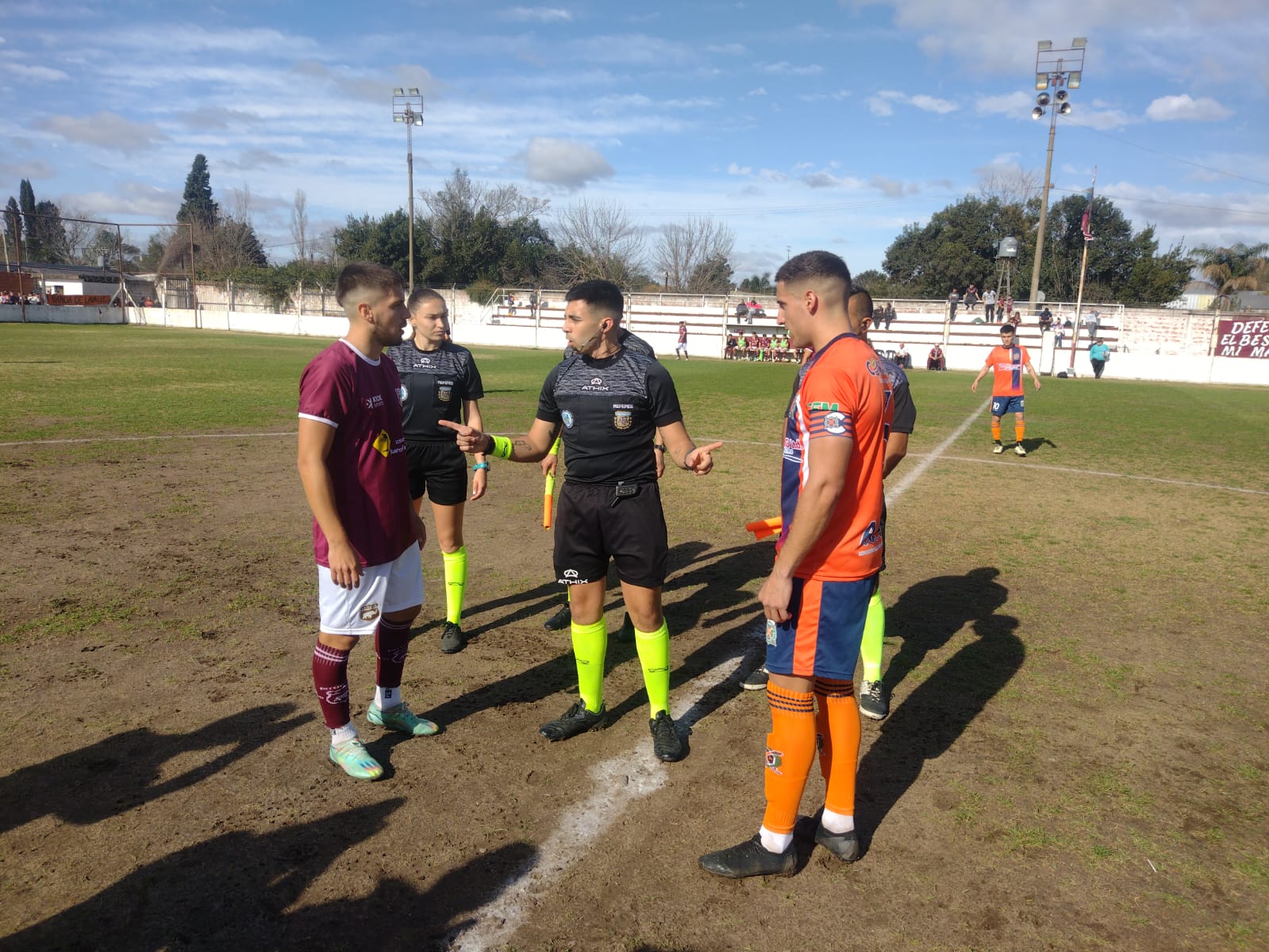 Lee más sobre el artículo Liga Nicoleña de Fútbol: Regatas rescató un empate con Defensores en la primera final