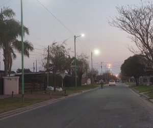 Lee más sobre el artículo Ramallo: el recambio de luminarias avanza a buen ritmo y ya se piensa en la segunda etapa