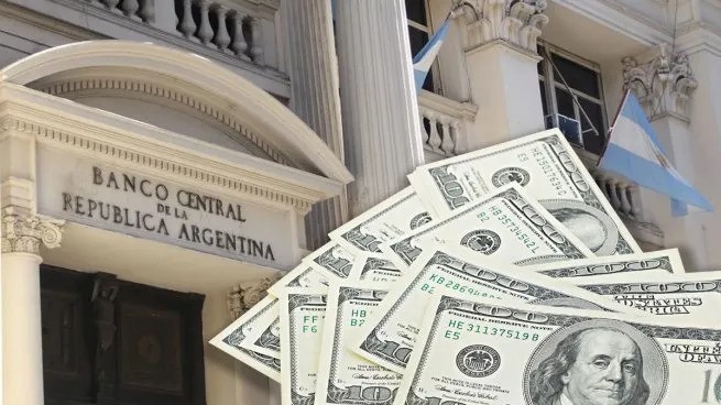 Lee más sobre el artículo Dólar y reservas: el Gobierno ya destinó u$s12.400 millones a intervenir sobre la brecha