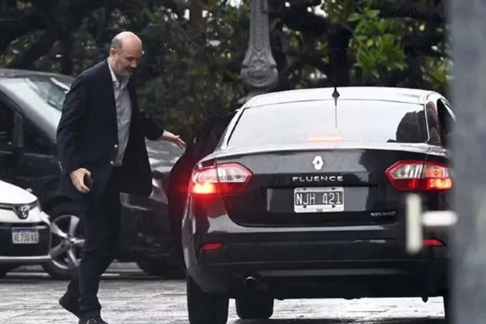 Lee más sobre el artículo Las 2.644.500 razones de Sturzenegger para cambiar el sistema de licencias de conducir