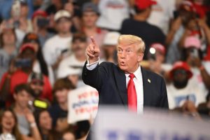 Lee más sobre el artículo «Quieren un país comunista», dice Trump sobre la fórmula demócrata