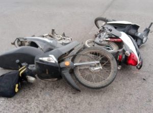 Lee más sobre el artículo Chocaron dos motos en Avenida Moreno y Dámaso Valdés