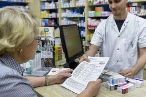 Lee más sobre el artículo Otro golpe a los jubilados: PAMI quitó la cobertura 100% a 44 medicamentos