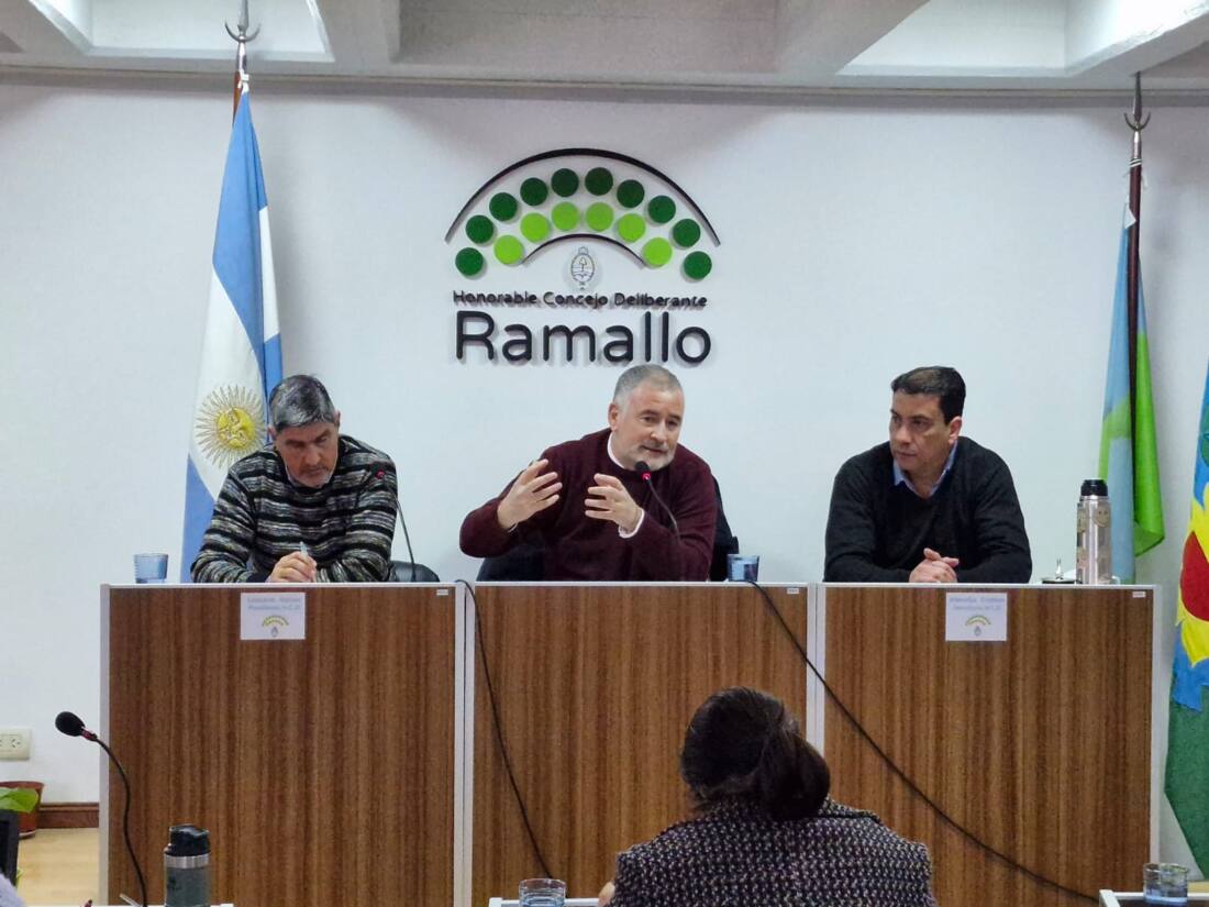 Lee más sobre el artículo Ramallo: el Intendente Poletti se presentó por sorpresa en el Concejo y buscó consensos con la oposición
