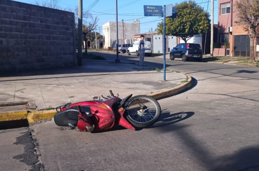 Lee más sobre el artículo Jóven motociclista herido tras accidente en la zona sur