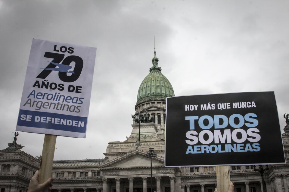Lee más sobre el artículo El Gobierno arremete contra Aerolíneas Argentinas