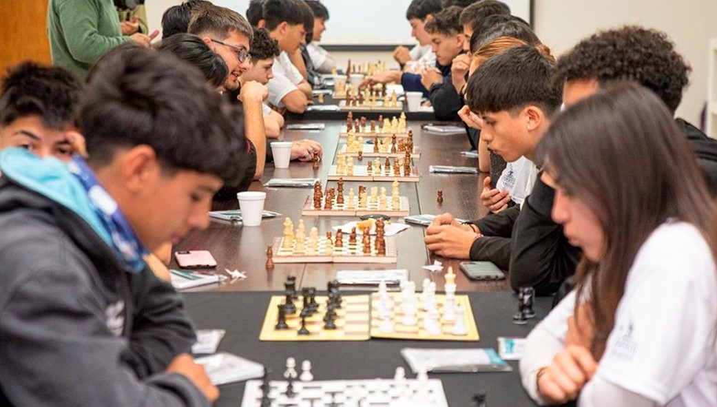Lee más sobre el artículo Se realizó el Primer Campeonato de Ajedrez Intercolegial «Copa Puerto Cultura»