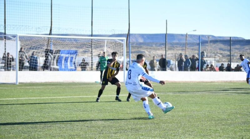 Lee más sobre el artículo Torneo Federal A: Defensores inicia la reválida en césped sintético