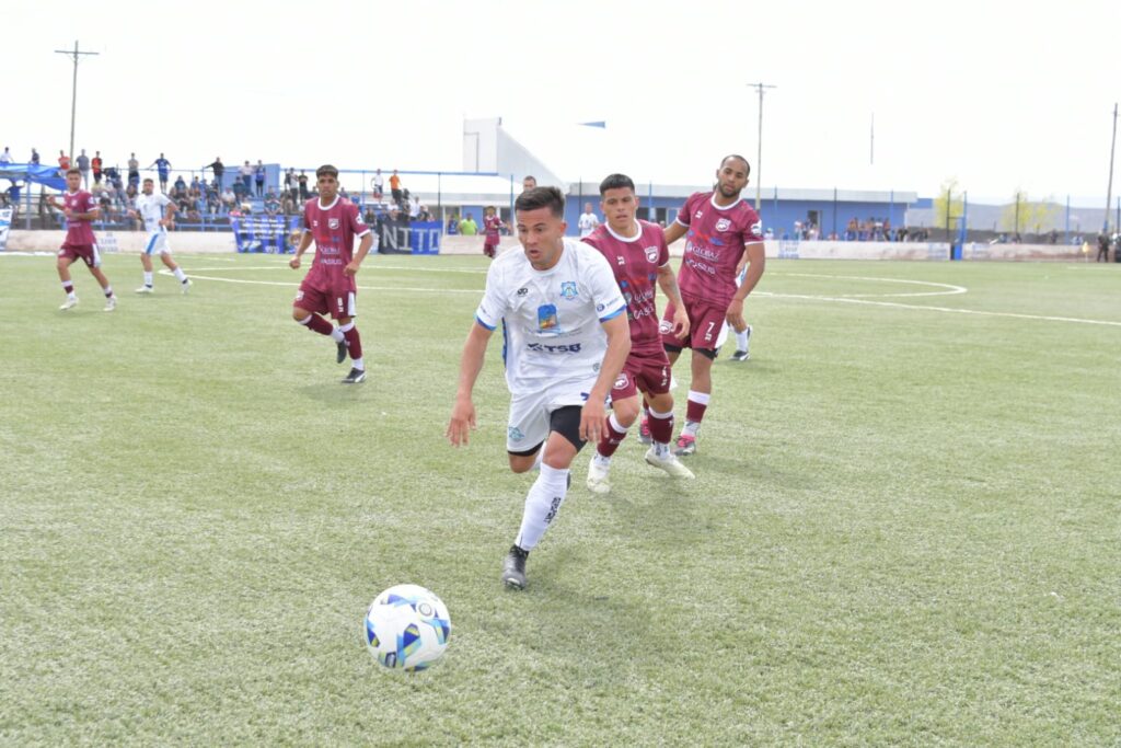 Lee más sobre el artículo Torneo Federal A: Defensores ganó en Neuquén y sacó una buena ventaja para la revancha