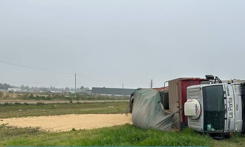 Lee más sobre el artículo Chocaron dos camiones en la Autopista, a la altura de San Nicolás