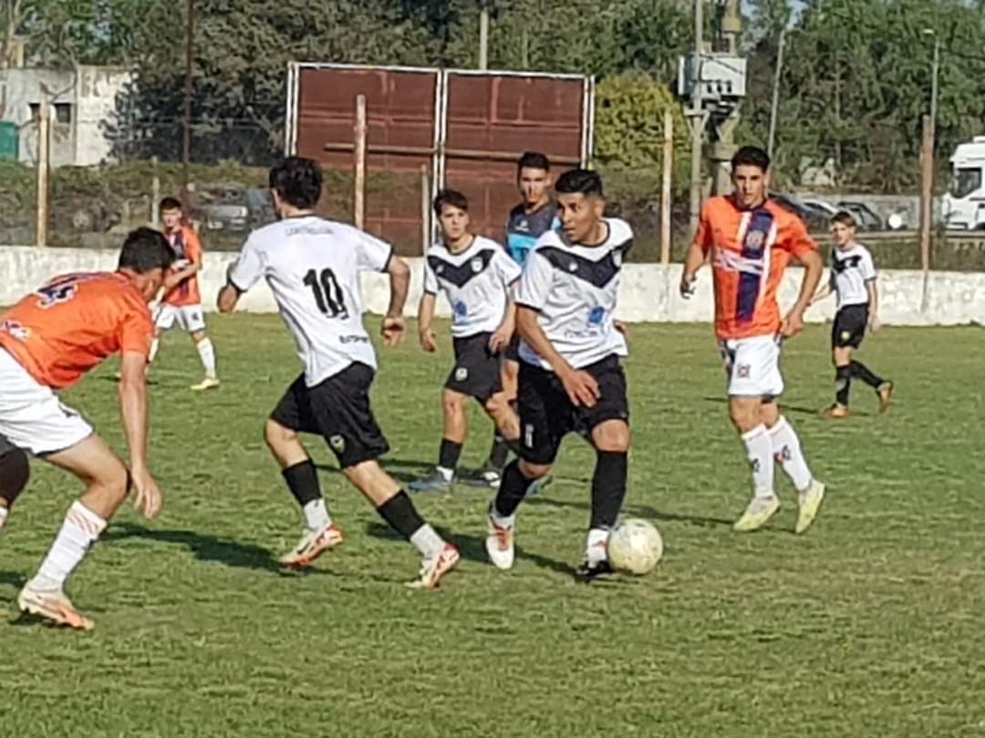 Lee más sobre el artículo Liga Nicoleña de Fútbol: Regatas le ganó 2 a 0 a El Fortín y hoy se completa la fecha