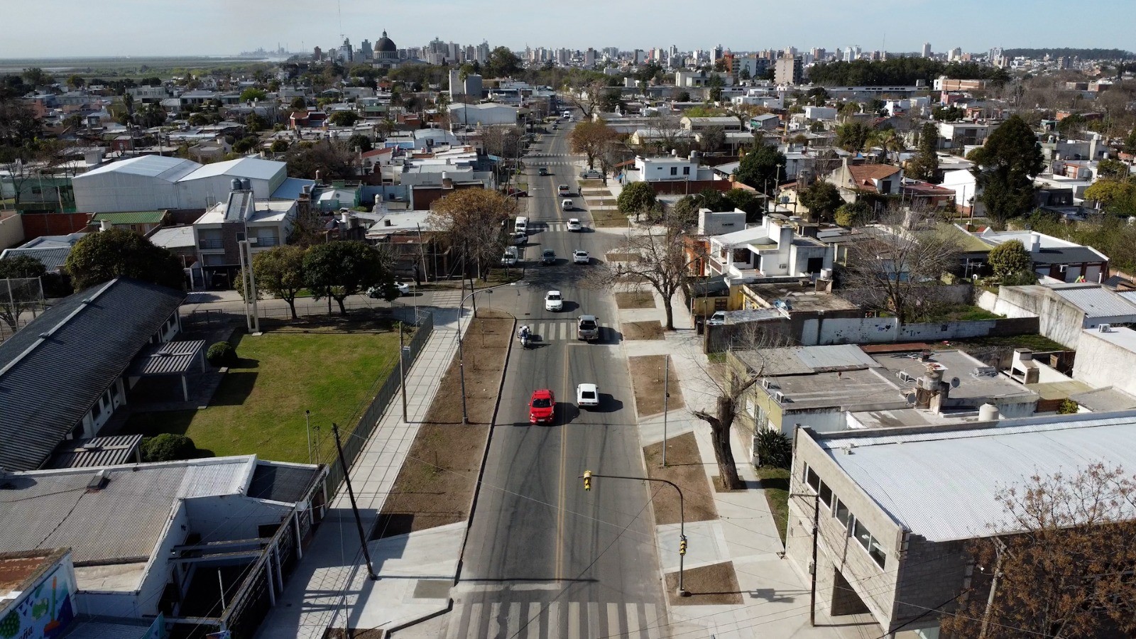 Lee más sobre el artículo Continúa la ampliación y renovación de las veredas en Avenida Arturo Illia