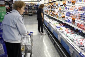 Lee más sobre el artículo Jubilados pobres: así impacta el ajuste y plan motosierra de Milei en sus vidas