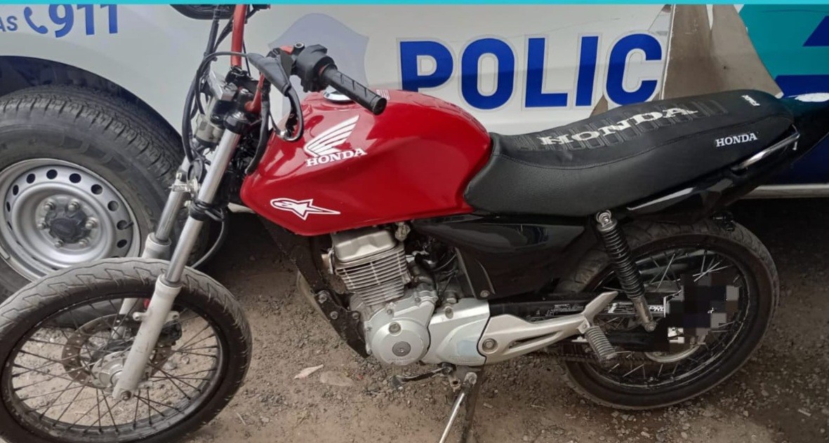 Lee más sobre el artículo Detuvieron a dos jóvenes por el robo de una moto en zona norte