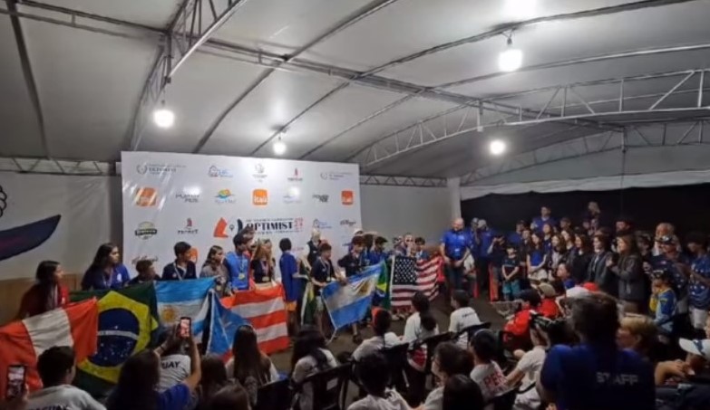 Lee más sobre el artículo El nicoleño Nicolás Leonardo se consagró Subcampeón Sudamericano de Óptimist