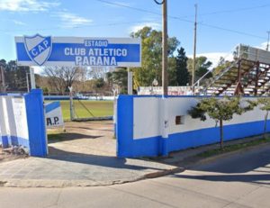 Lee más sobre el artículo Insólito: una policía habría cobrado entradas en el clásico Regatas-Belgrano