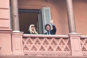 Lee más sobre el artículo Javier Milei, con récord de pobreza y con Susana Giménez en el balcón de la Rosada