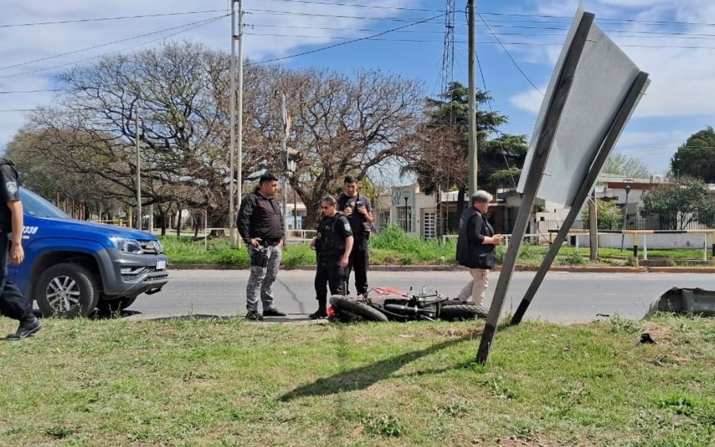 Lee más sobre el artículo Villa Constitución: motociclista lucha por su vida tras grave accidente