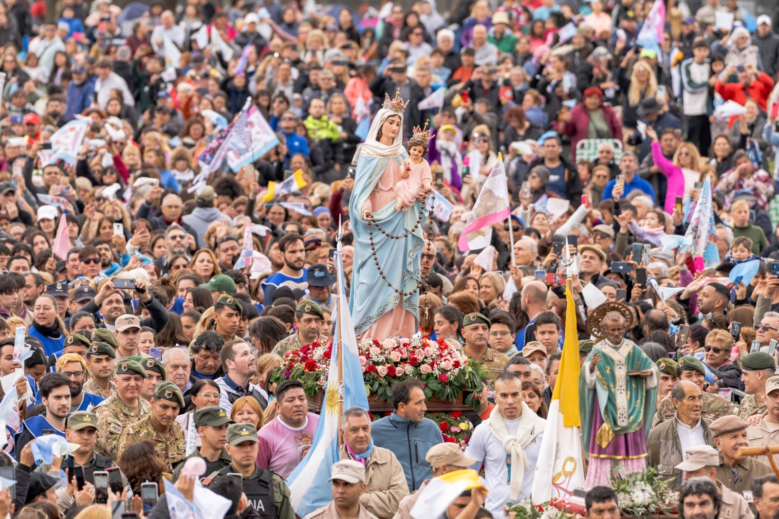 Lee más sobre el artículo Aniversario mariano: culminó la celebración central ante miles de fieles