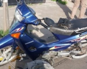 Lee más sobre el artículo Accidente en Avenida Moreno: quiso entrar al garaje y chocó con una moto