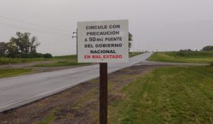 Lee más sobre el artículo Ruta n° 51: colocaron carteles advirtiendo que no se repara culpa de Nación