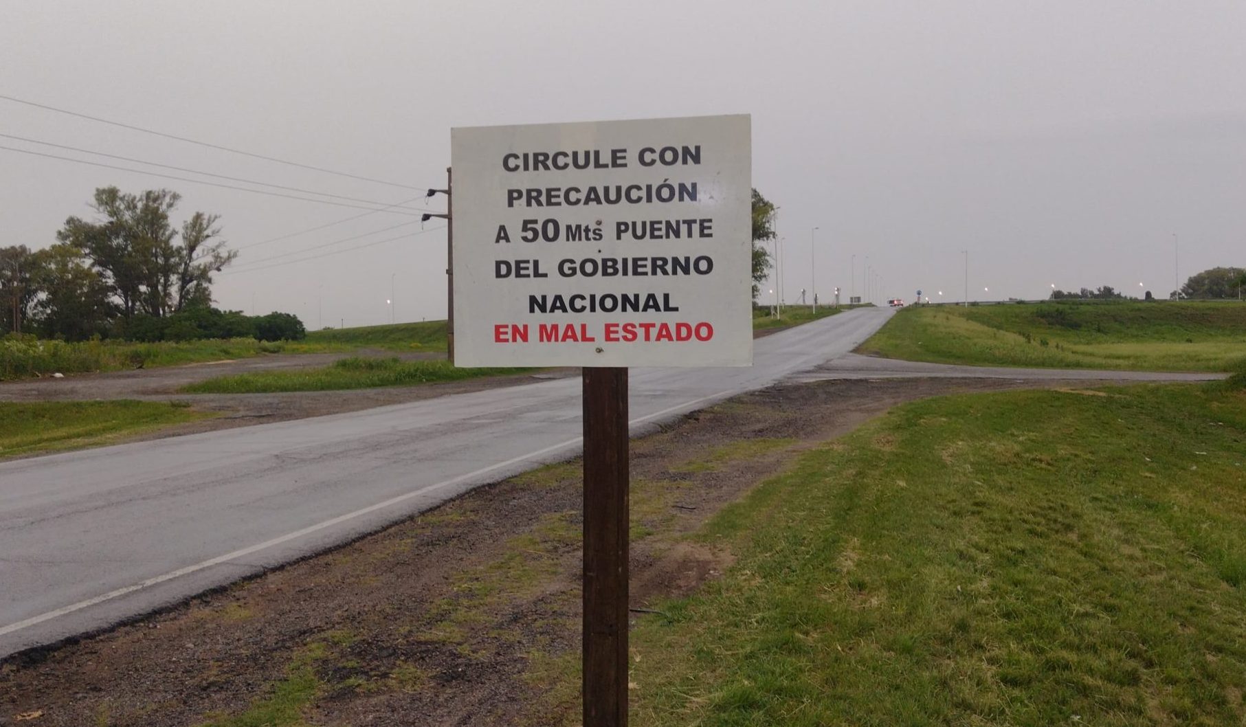 Lee más sobre el artículo Ruta n° 51: colocaron carteles advirtiendo que no se repara culpa de Nación
