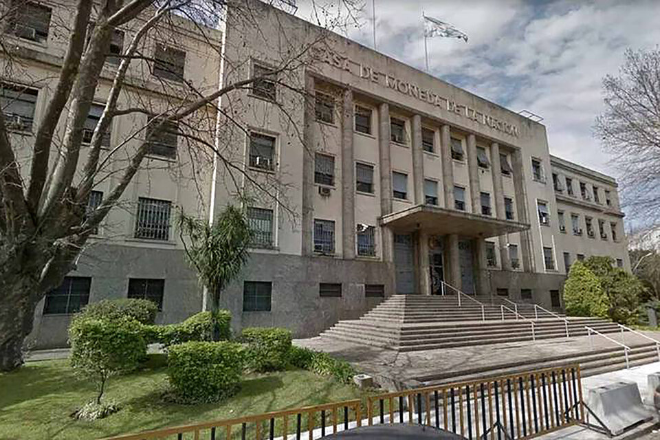 Lee más sobre el artículo La motosierra de Milei ahora va por el cierre de la Casa de la Moneda