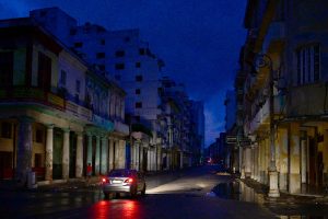 Lee más sobre el artículo Cuba busca restablecer el sistema eléctrico antes de la llegada del huracán Oscar