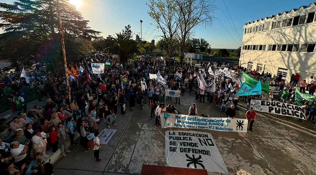 Lee más sobre el artículo San Nicolás también tuvo su movilización en defensa de la Universidad Pública