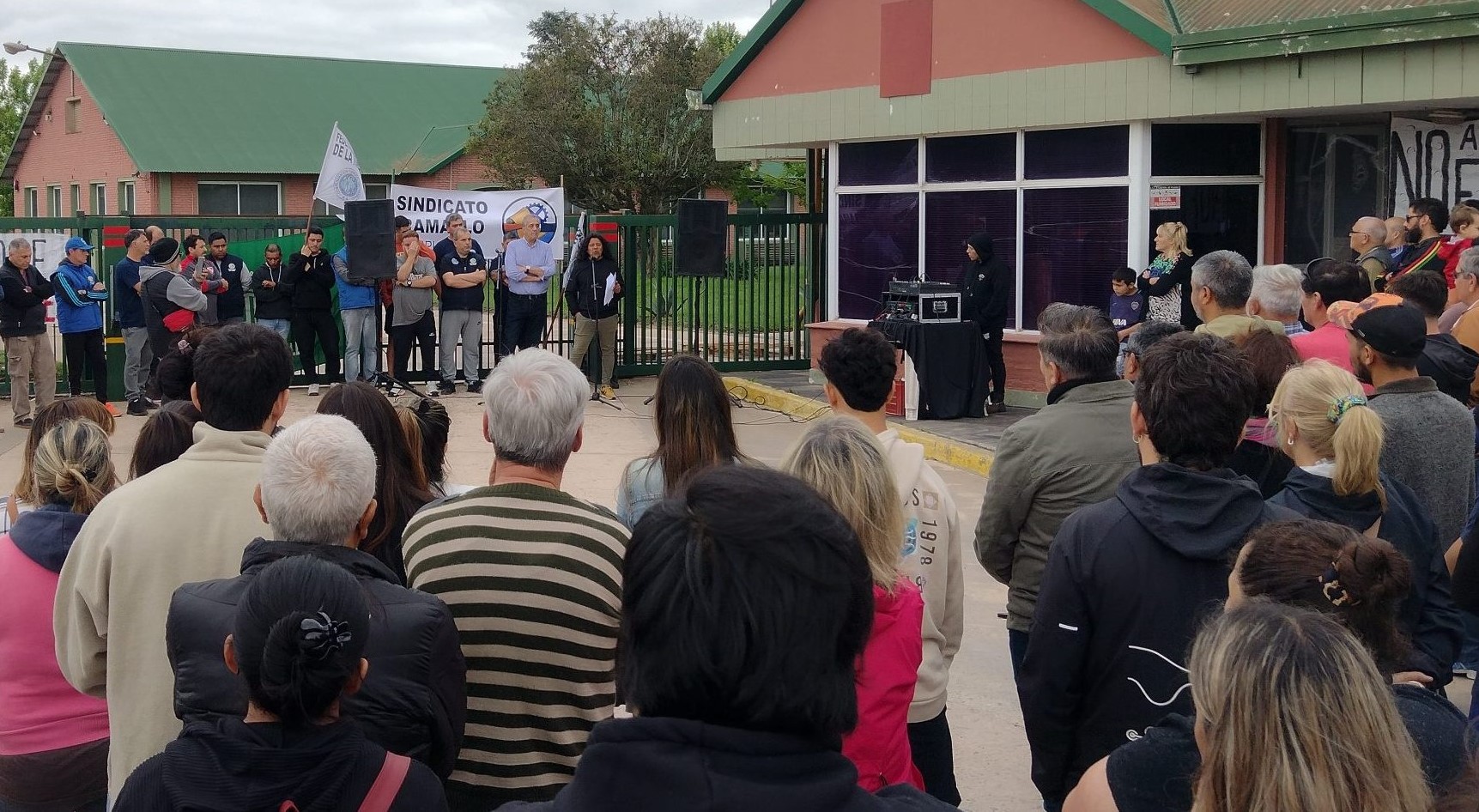 Lee más sobre el artículo Ramallo: movilización para evitar el cierre de Fiplasto, con apoyo del Intendente Poletti