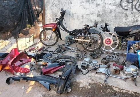 Lee más sobre el artículo Allanaron una casa y encontraron un «cementerio» de motos robadas
