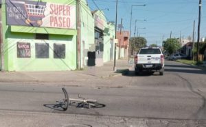 Lee más sobre el artículo Dos hombres heridos al chocar moto con bicicleta en la zona oeste