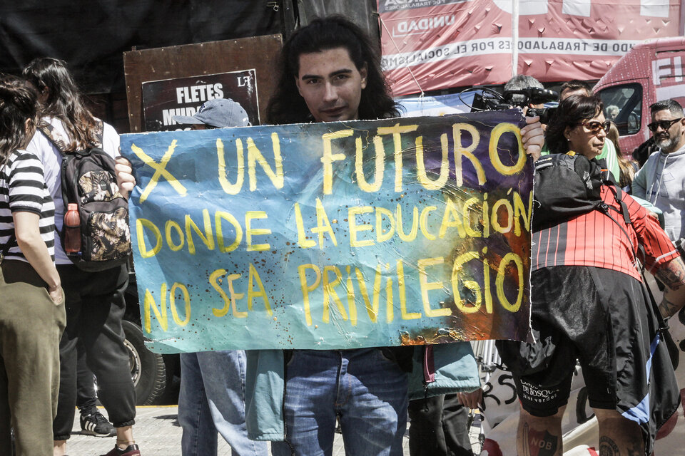 Lee más sobre el artículo Tras la votación en el Congreso, los gremios docentes anunciaron un paro este jueves en las universidades nacionales