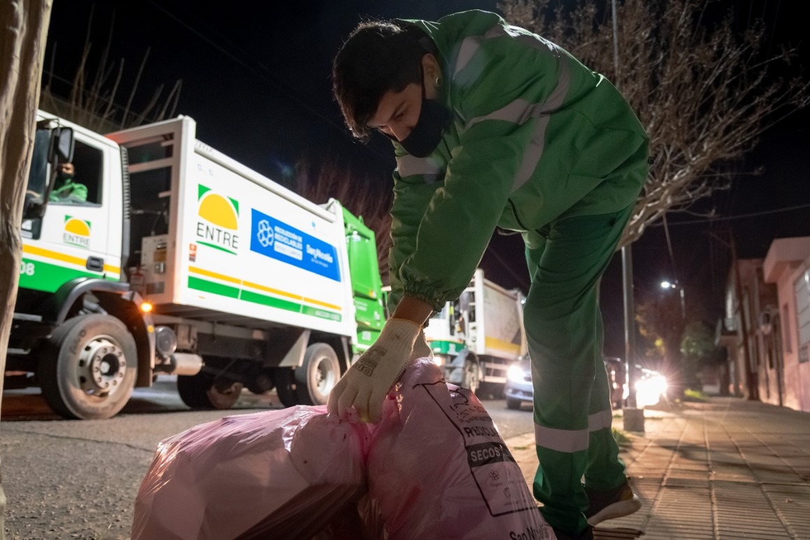 Lee más sobre el artículo No hay recolección de residuos, por el paro de camioneros
