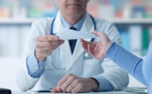 Lee más sobre el artículo Prepagas y obras sociales: el Gobierno fijó una fuerte restricción a la cobertura de medicamentos y prácticas a los afiliados