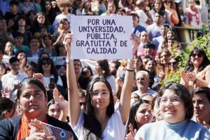 Lee más sobre el artículo El Gobierno contraataca y anuncia un plan para «arancelar la universidad para extranjeros»