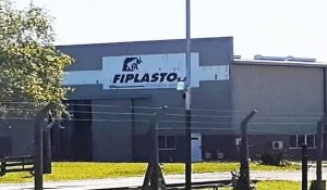 Lee más sobre el artículo Reestructuran la planta de Fiplasto y podría haber despidos