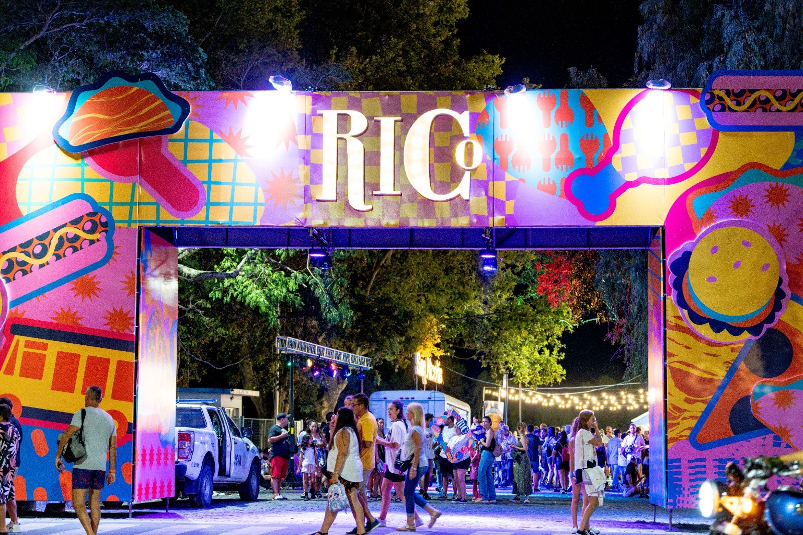 Lee más sobre el artículo Comenzó el Festival Rico en el empedrado de la Costanera