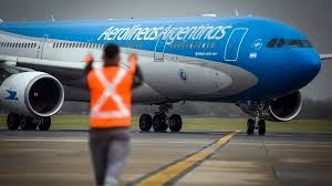 Lee más sobre el artículo Ultimátum del Gobierno a los gremios por Aerolíneas: el viernes deberán presentar una propuesta o cierra la empresa